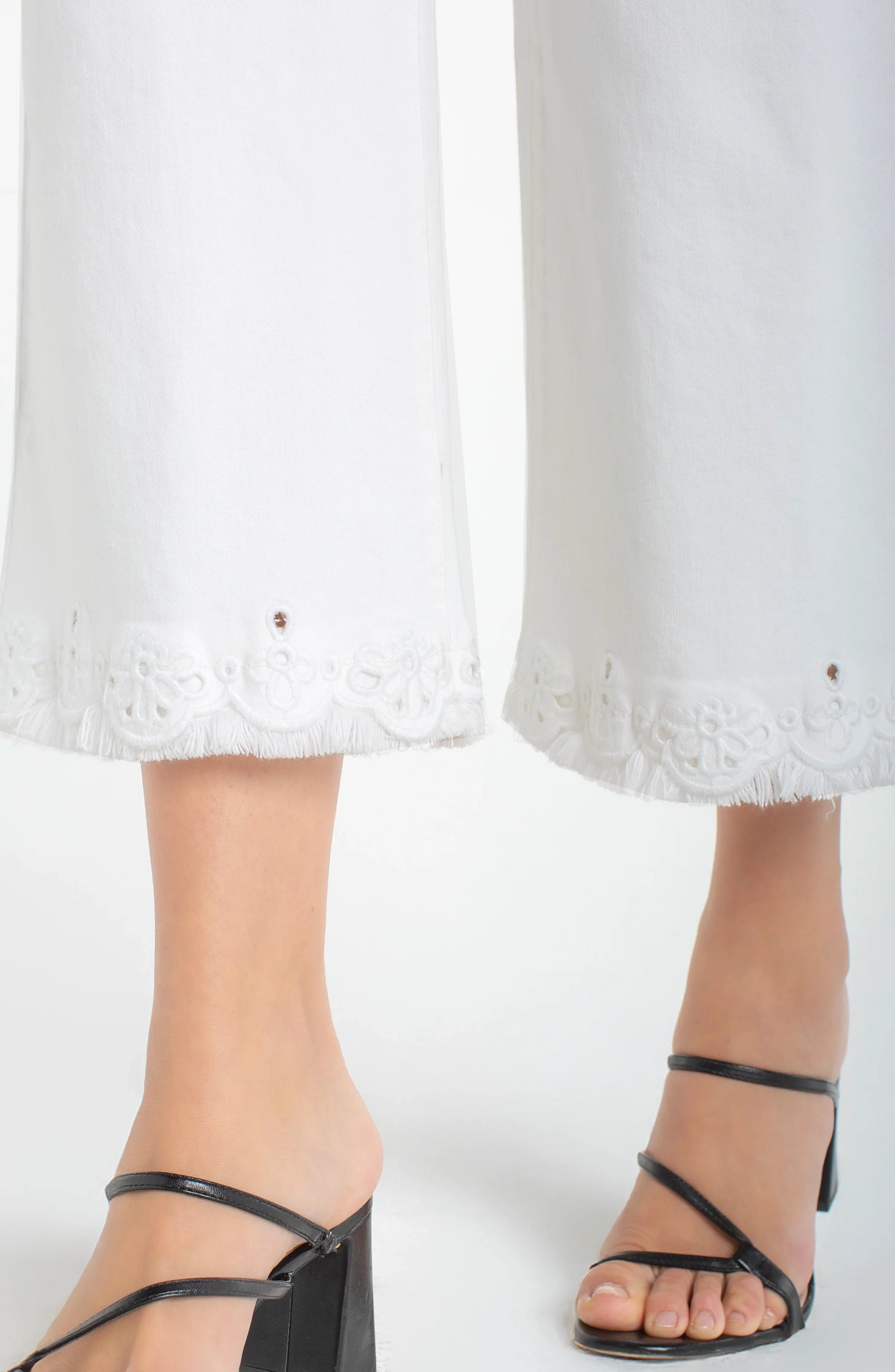 STRIDE WIDE LEG CROP WITH EMBROIDERED HEM