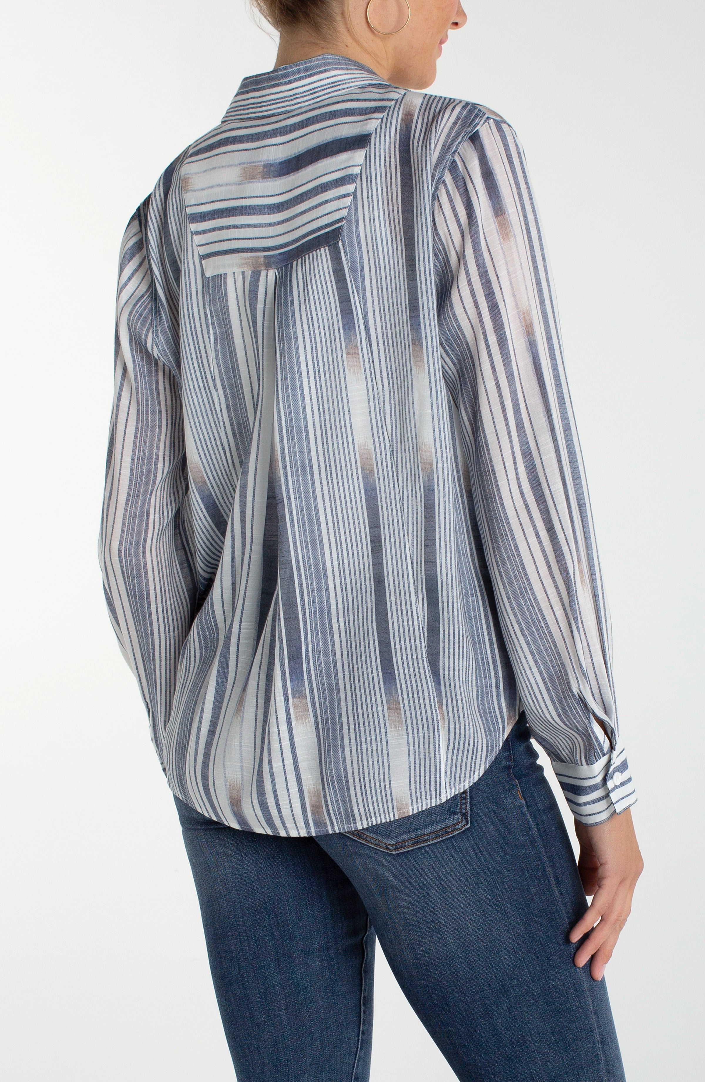 LONG SLEEVE BUTTON FRONT WOVEN SHIRT