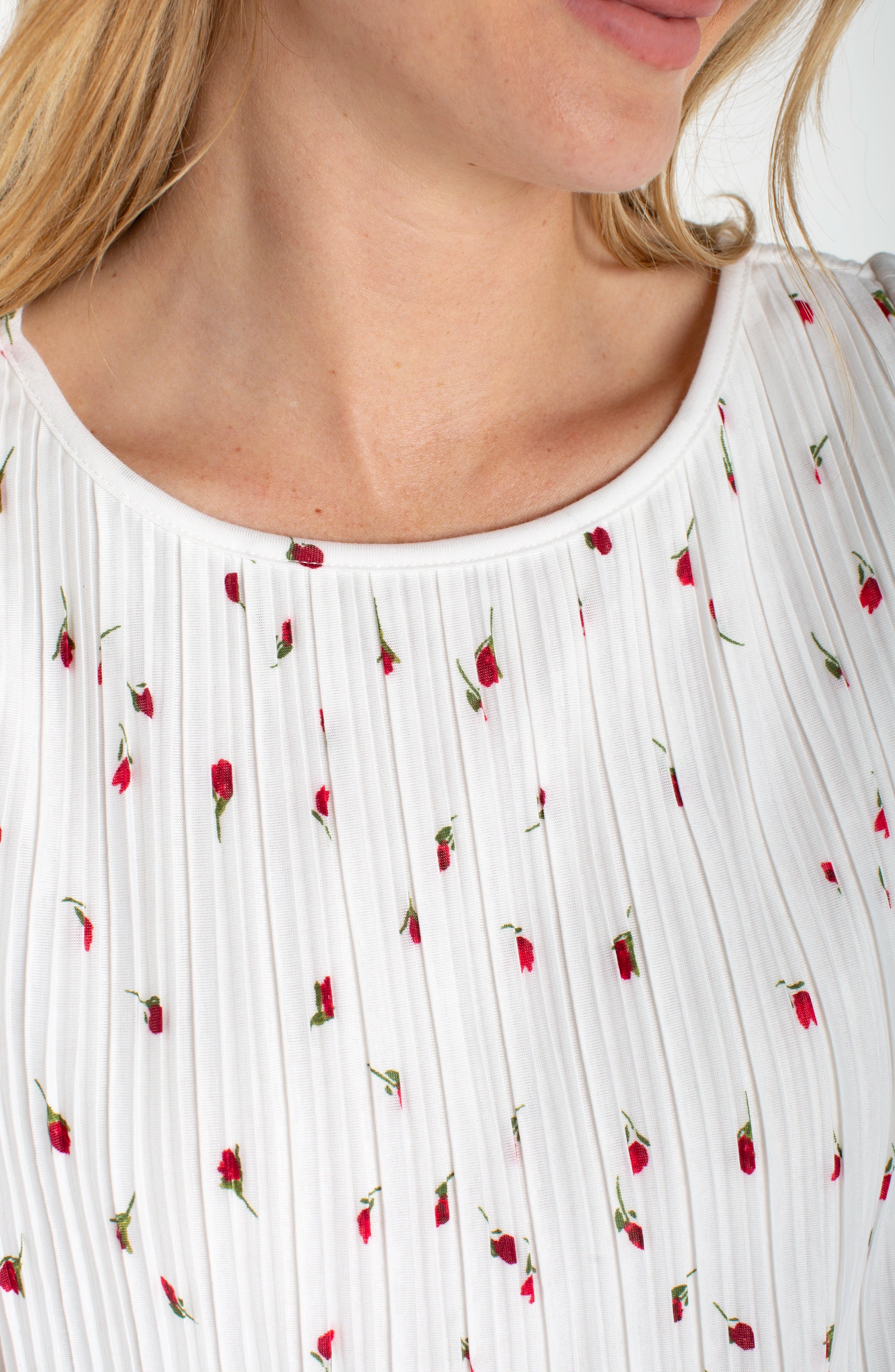 WHITE RED FLORAL