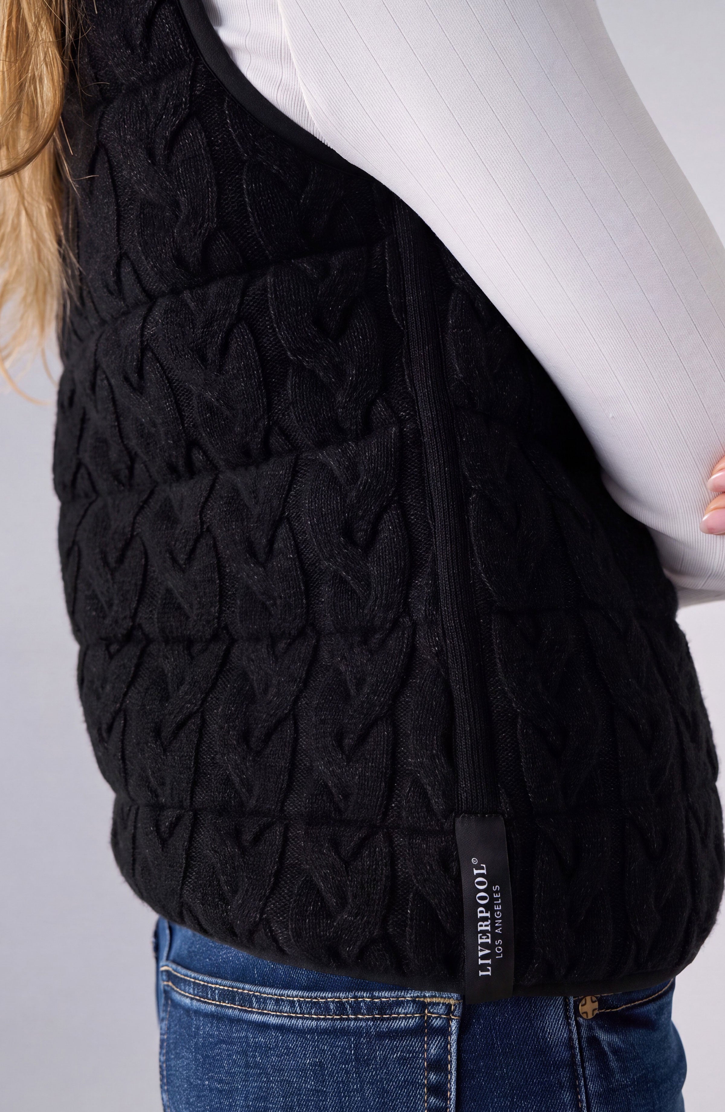 SLEEVELESS REVERSIBLE QUILTED SWEATER VEST