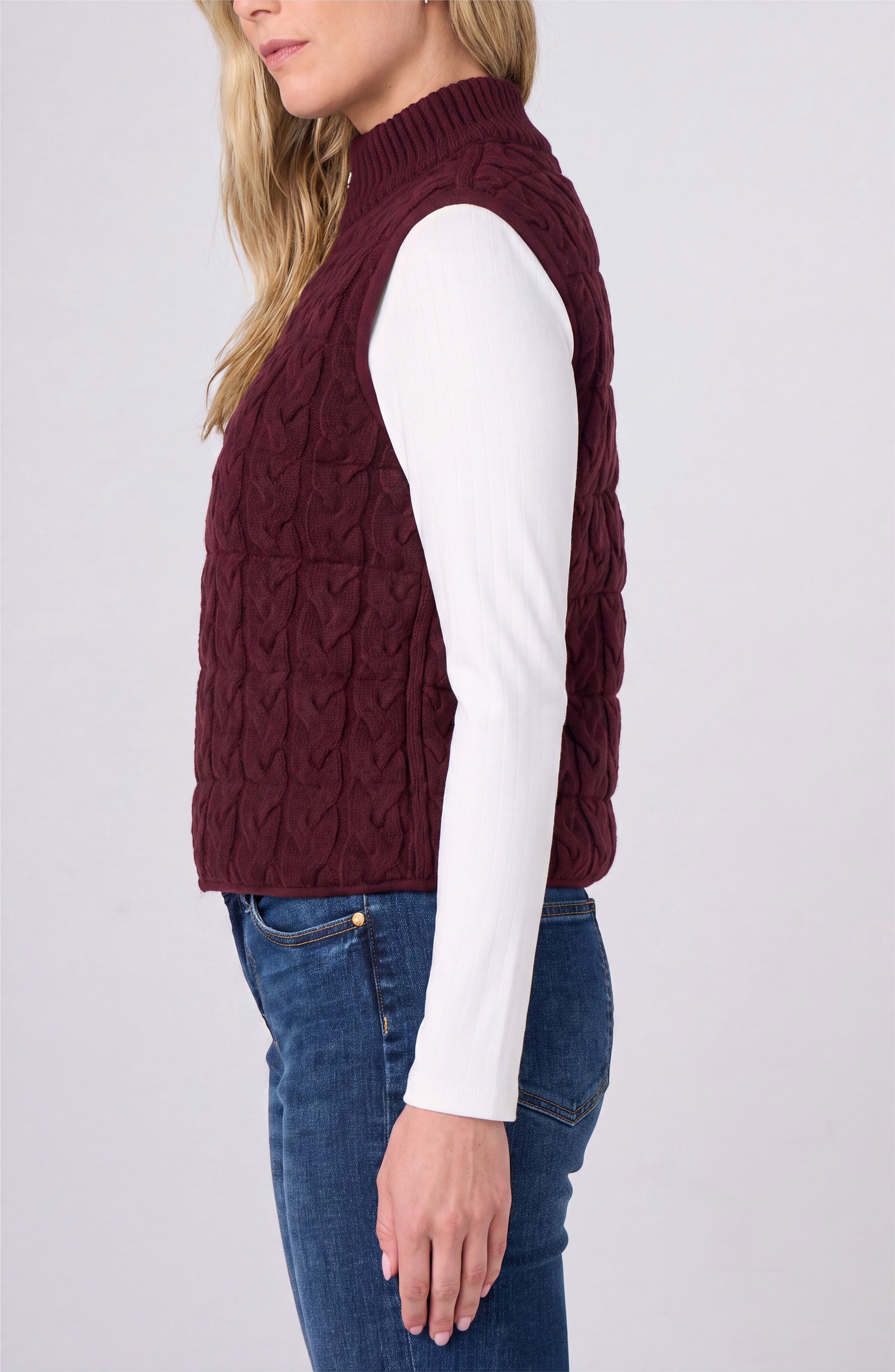 SLEEVELESS REVERSIBLE QUILTED SWEATER VEST