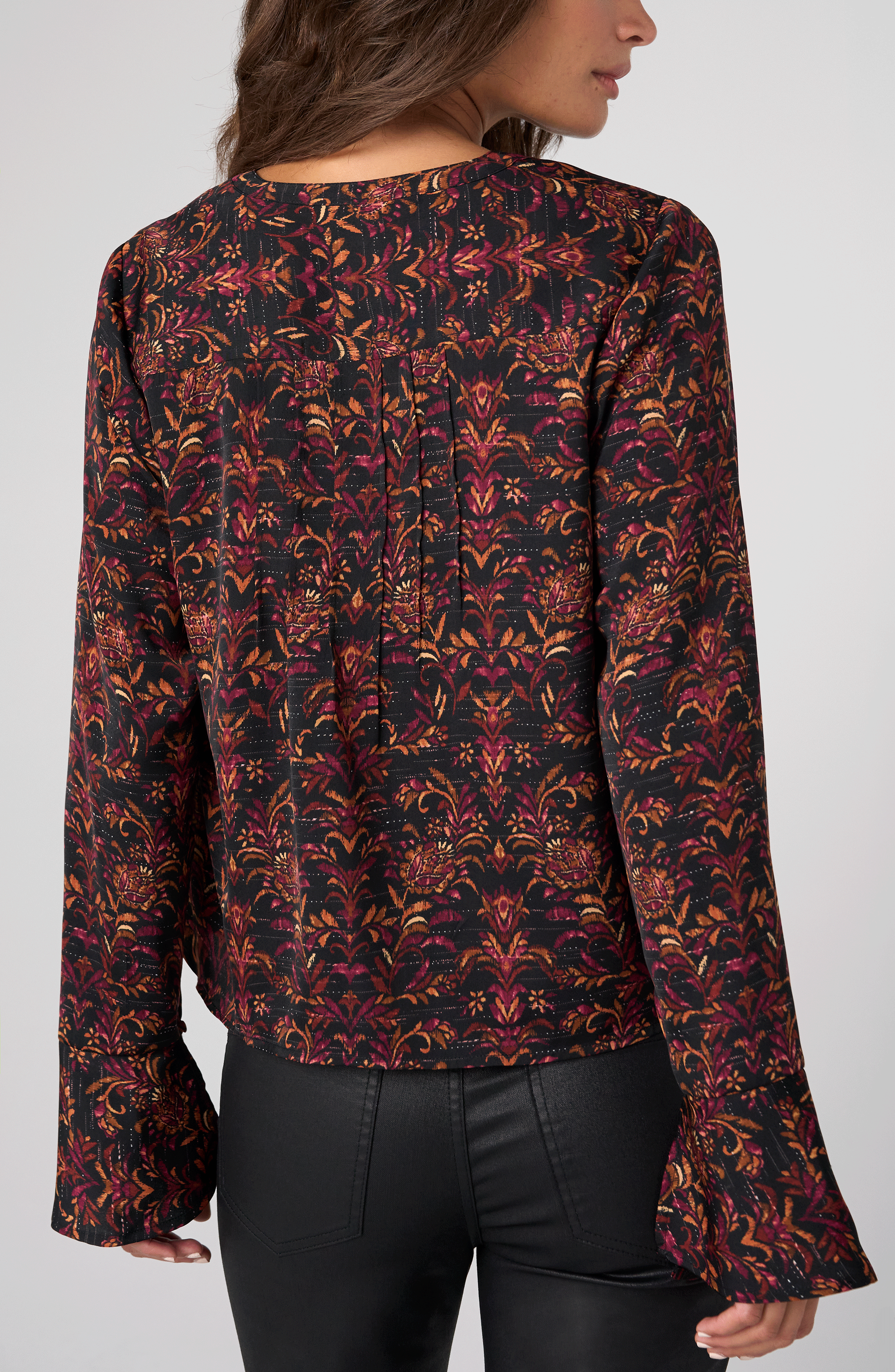 LONG SLEEVE BAND COLLAR WOVWN TOP W/ PNTUCK