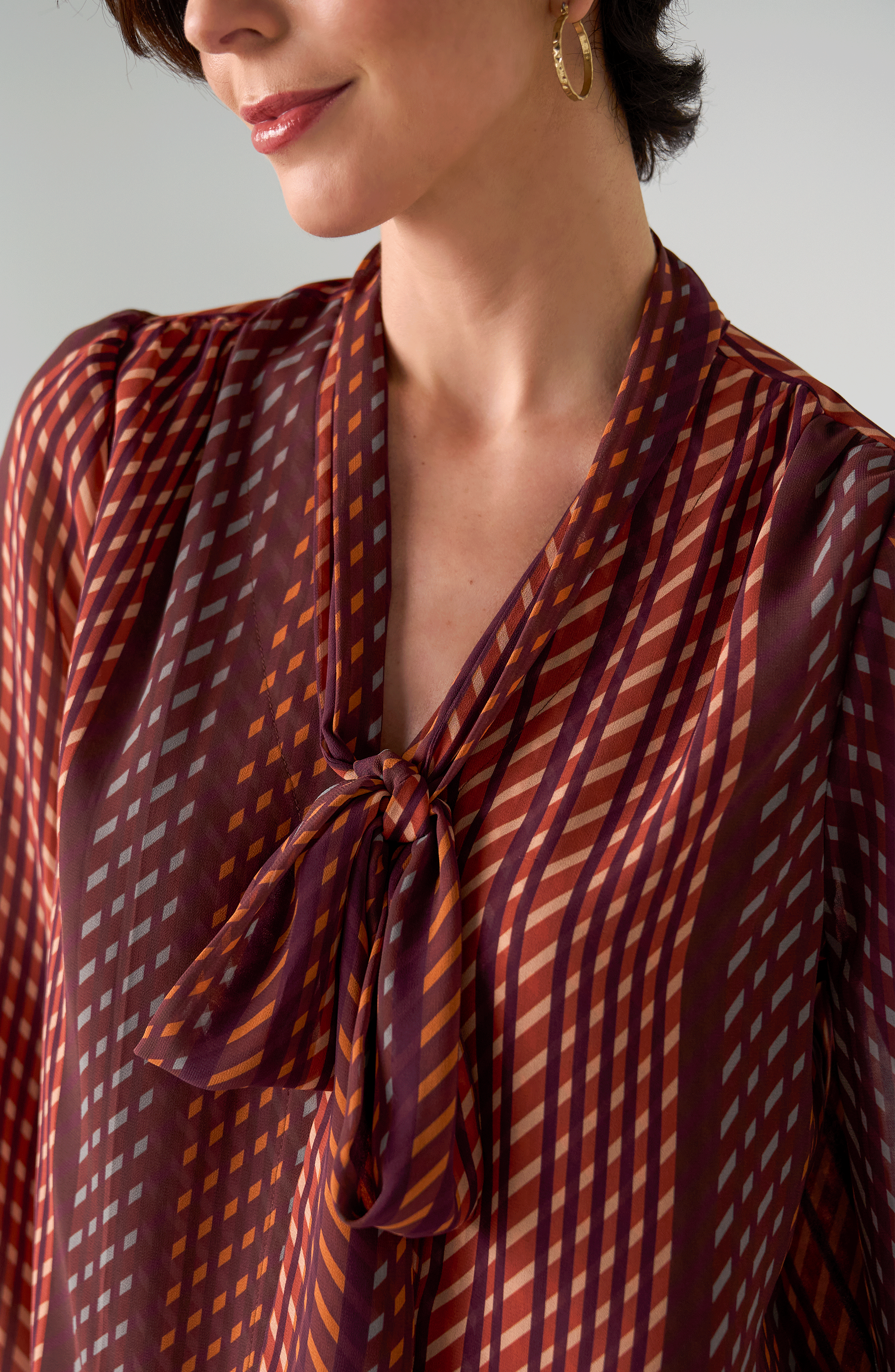 LONG SLEEVE WOVEN BLOUSE W/ NECK TIE