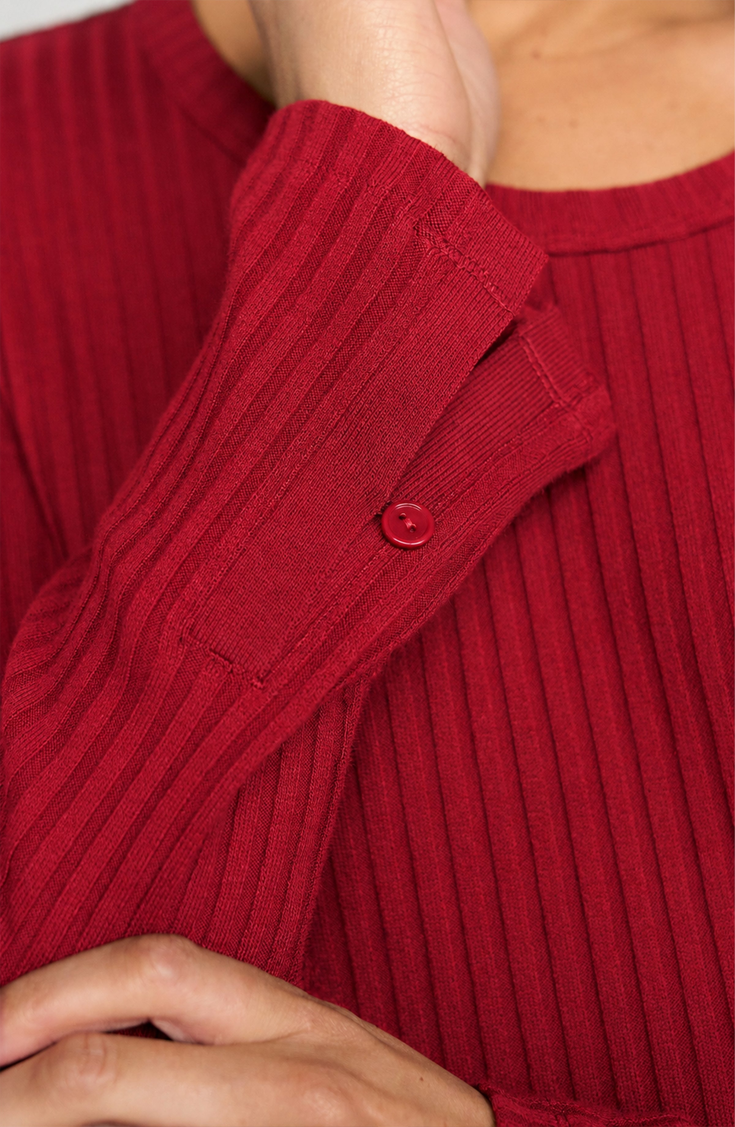 LONG SLEEVE SCOOP NECK KNIT TOP