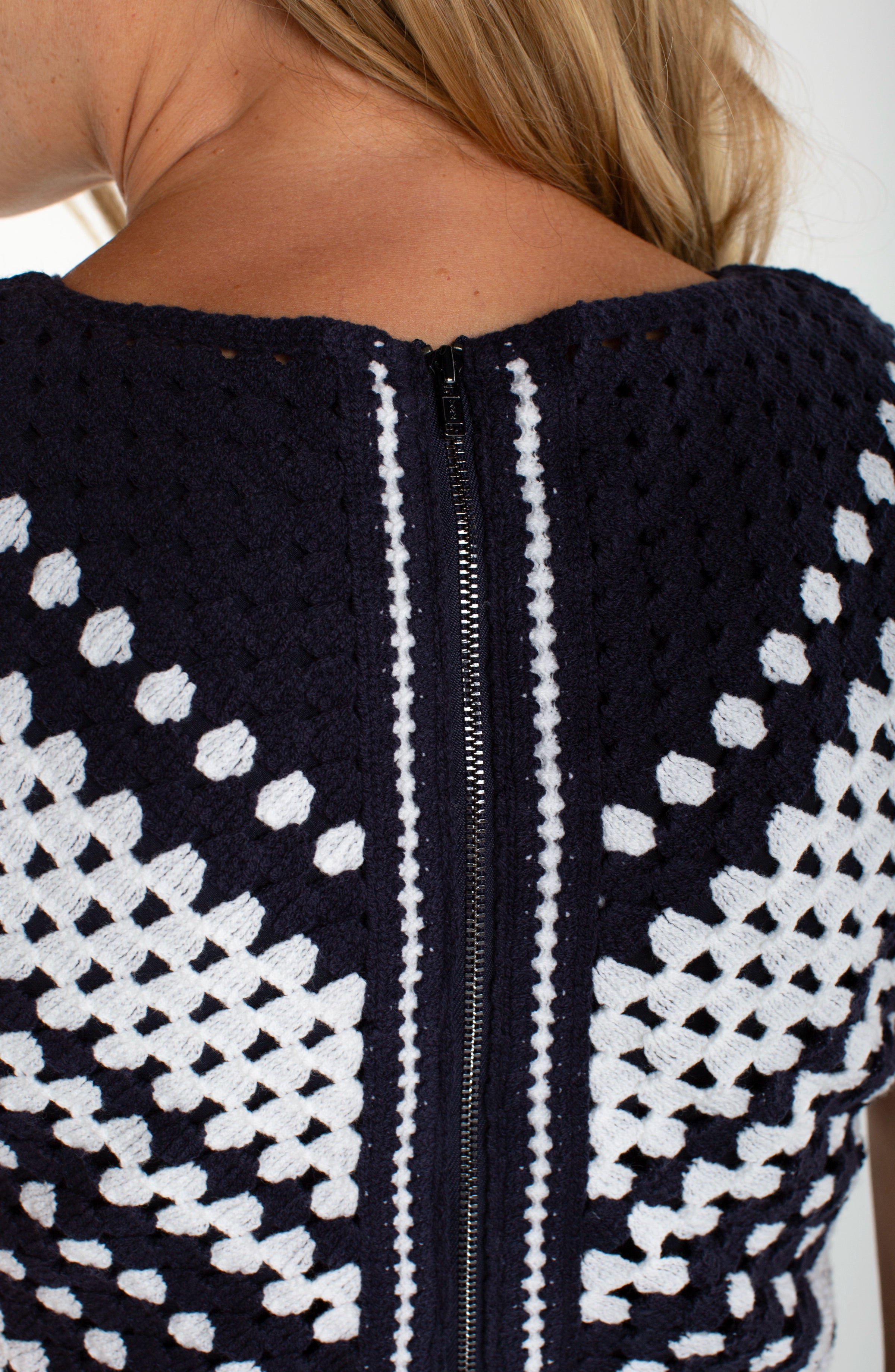 NAVY WHITE