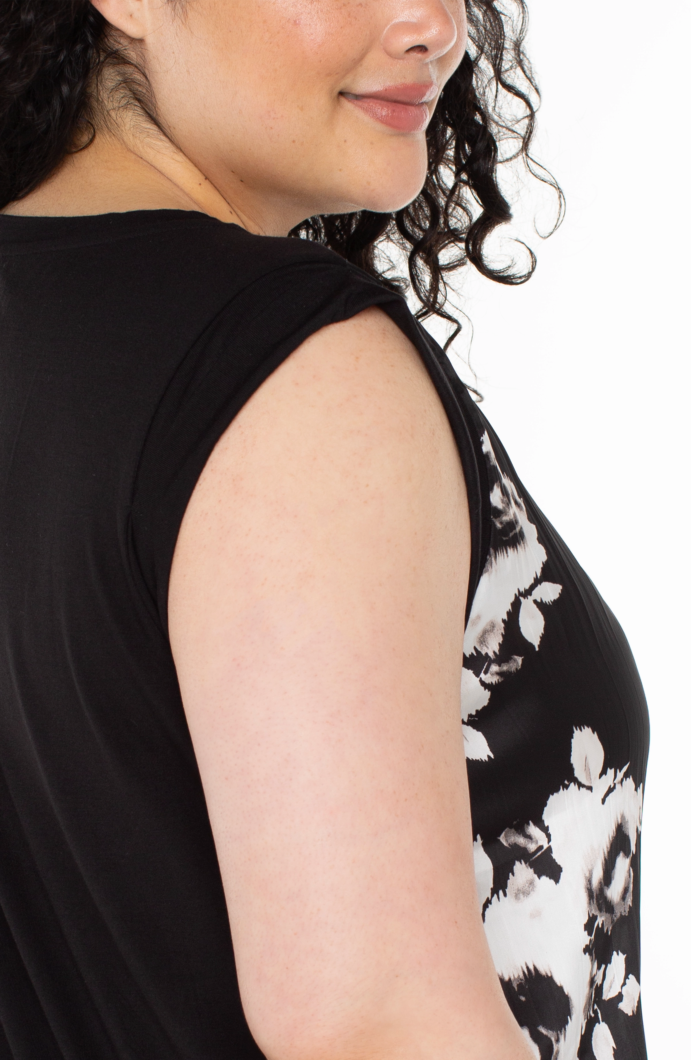 SLEEVELESS WOVEN TO KNIT TOP