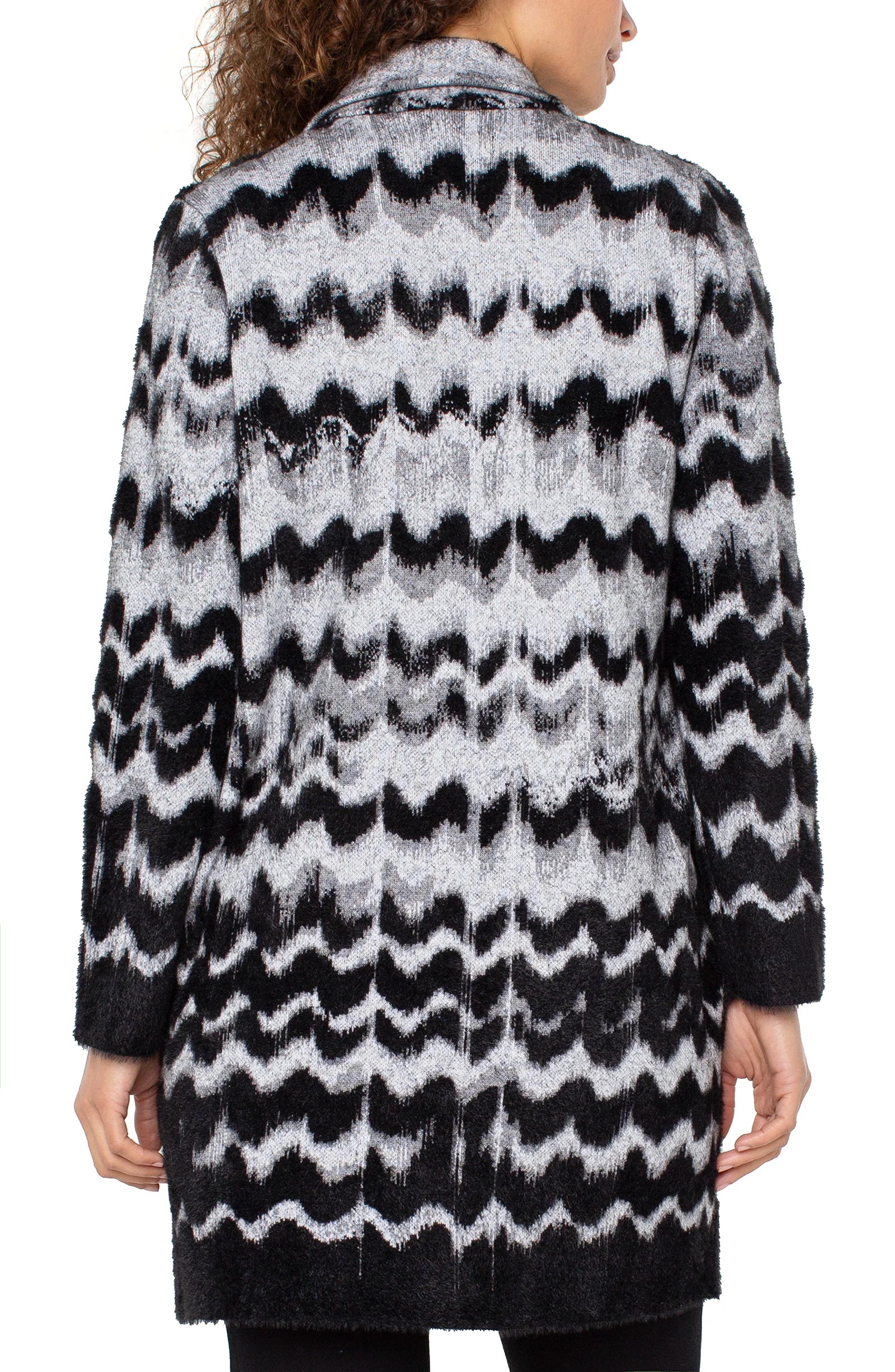 BLACK GREY WAVY STRIPE